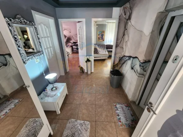 Tirane, shitet apartament 2+1 Kati 5, 76 m² 159.600 € (Rruga e Kavajes)