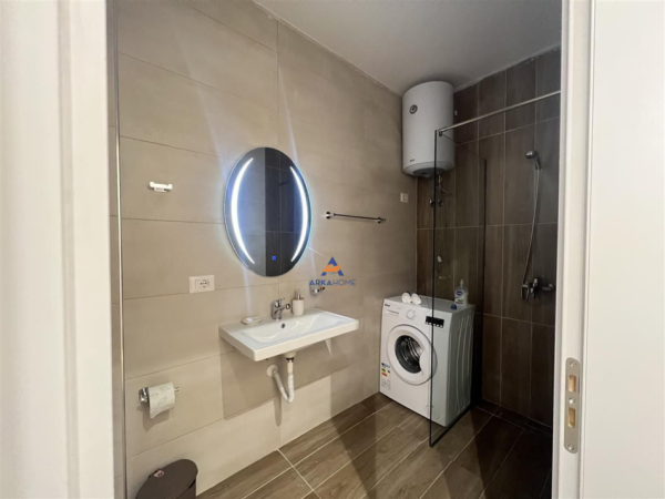 Tirane, jepet me qera apartament 1+1+Ballkon Kati 9, 70 m² 600 € (KOMPLEKSI TRIO TOWERS,DON BOSKO)