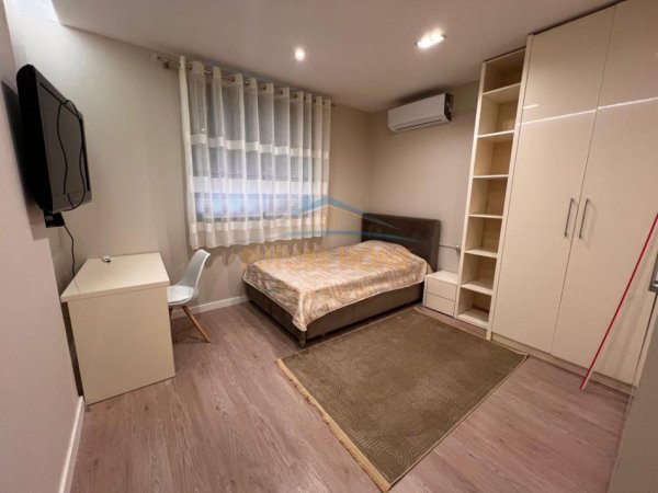 Tirane, jepet me qera apartament 3+1 Kati 7, 116 m² 1.000 € (Rruga Panorama)