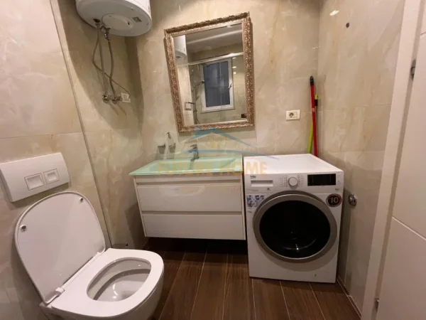 Tirane, jepet me qera apartament 3+1 Kati 7, 116 m² 1.000 € (Rruga Panorama)