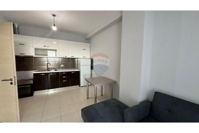 Tirane, jepet me qera apartament 1+1 , 70 m² 400 € (Fresk)