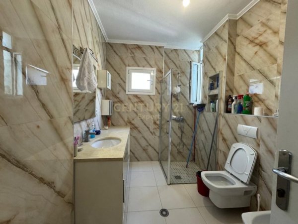 Tirane, jepet me qera apartament 2+1 Kati 3, 105 m² 500 € (5 Maji)