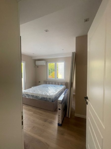 Jepet me Qera Apartament 1+1 perballe Harry Fultzit afer Trenit dhe Zogut te Zi ,  550 mije leke