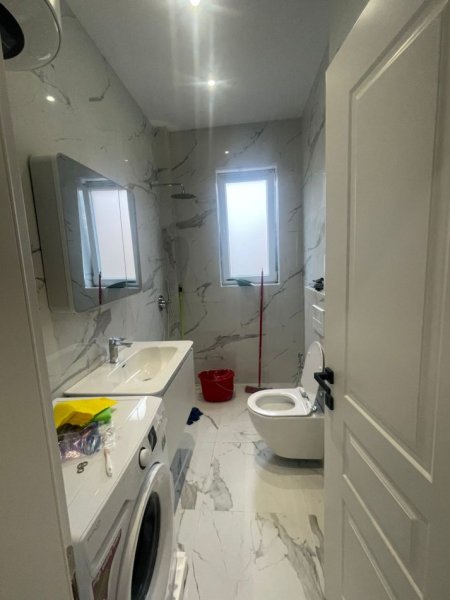 Jepet me Qera Apartament 1+1 perballe Harry Fultzit afer Trenit dhe Zogut te Zi ,  550 mije leke