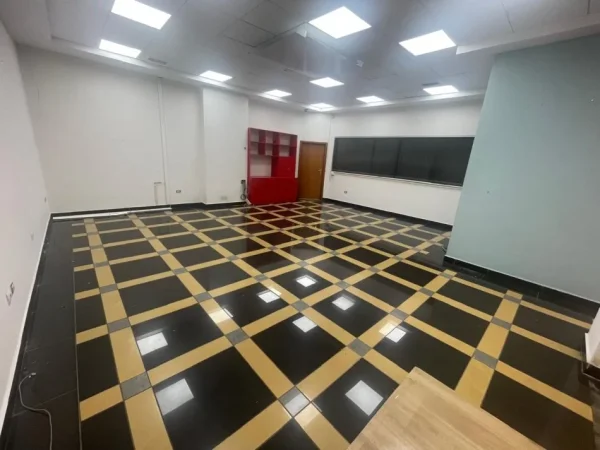 Tirane, shitet ambjent biznesi Kati 2, 107 m² 260.000 € (Rruga e Barrikadave)