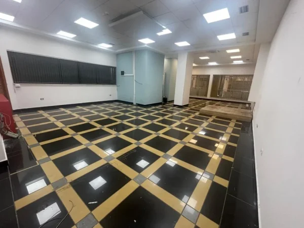 Tirane, shitet ambjent biznesi Kati 2, 107 m² 260.000 € (Rruga e Barrikadave)