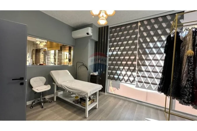 Tirane, shitet ambjent biznesi , 77 m² 