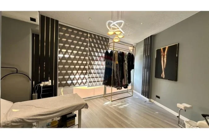 Tirane, shitet ambjent biznesi , 77 m² 