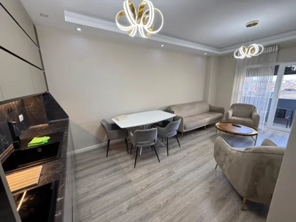 Tirane, jepet me qera apartament 2+1 Kati 4, 800 €