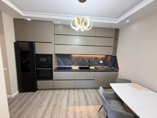 Tirane, jepet me qera apartament 2+1 Kati 4, 800 €