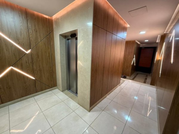 Tirane, jepet me qera apartament 2+1 Kati 4, 800 €