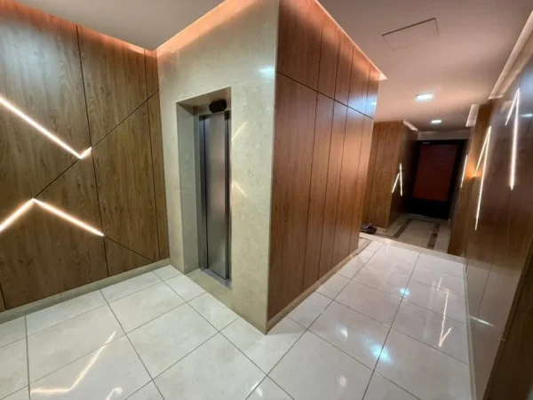 Tirane, jepet me qera apartament 2+1 Kati 4, 800 €