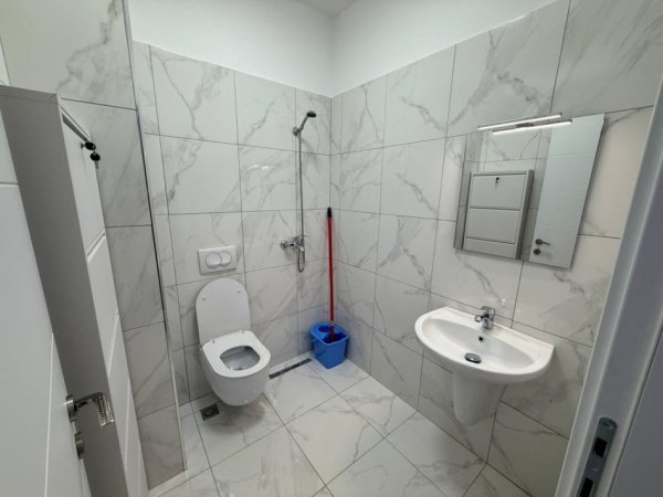 Tirane, jepet me qera apartament 2+1 Kati 4, 800 €