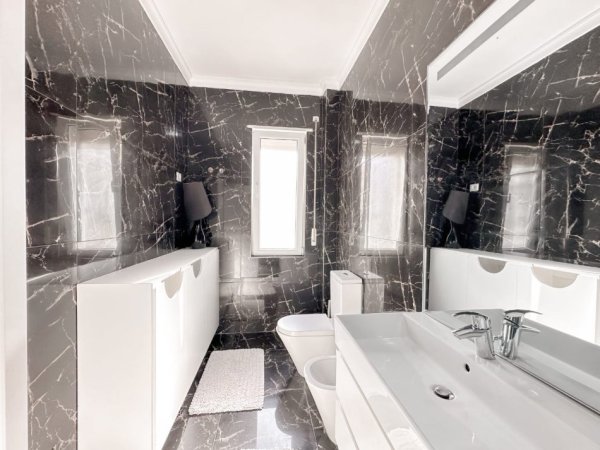 Tirane, shitet apartament 3+1 , 123 m² 250.000 € (prane Kopshtit Botanik)