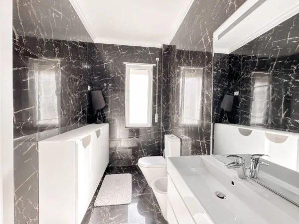 Tirane, shitet apartament 3+1 , 123 m² 250.000 € (prane Kopshtit Botanik)