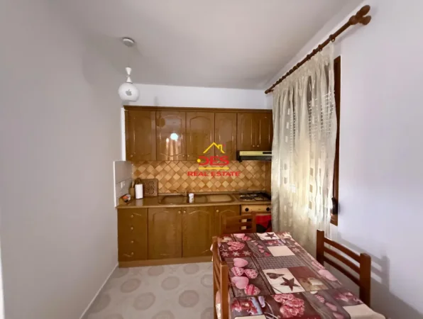 Vlore, jepet me qera shtepi 2+1+Ballkon Kati 0, 110 m² 400 € (Rruga Murat Tërbaçi)