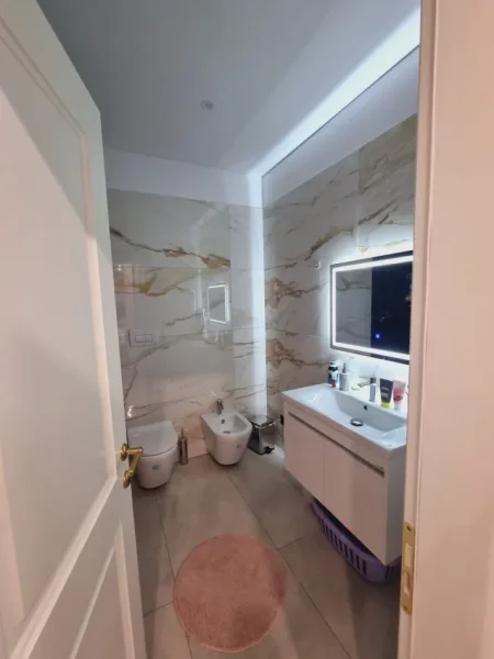 Tirane, shitet apartament 1+1 , 75 m² 200.000 € (teg)