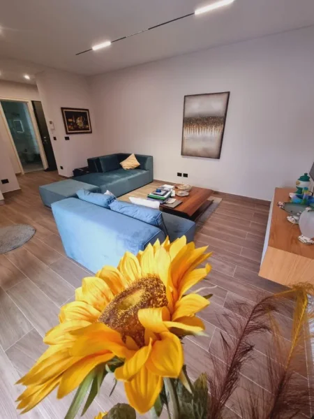 Tirane, shitet apartament 1+1 , 75 m² 200.000 € (teg)