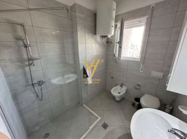 Tirane, jepet me qera apartament 2+1+Ballkon Kati 8, 100 m² 1.250 € (PAZARI I RI)