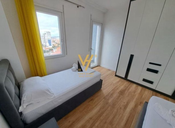 Tirane, jepet me qera apartament 2+1+Ballkon Kati 8, 100 m² 1.250 € (PAZARI I RI)
