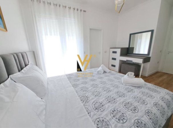 Tirane, jepet me qera apartament 2+1+Ballkon Kati 8, 100 m² 1.250 € (PAZARI I RI)