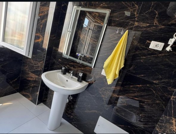 Tirane, jepet me qera apartament 2+1 Kati 7, 110 m² 700 € (5 Maj)