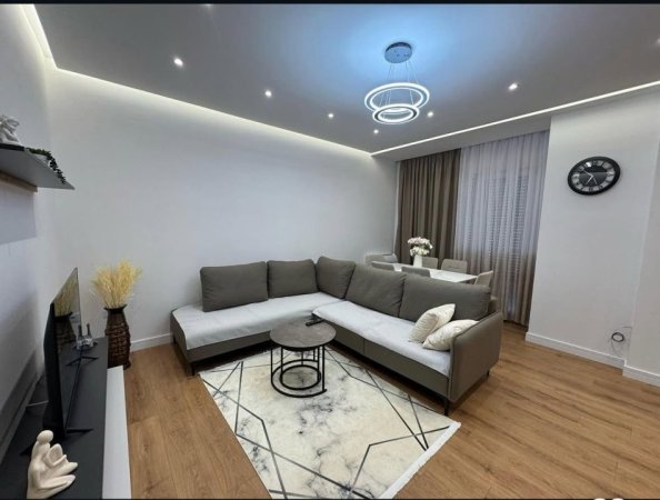 Tirane, jepet me qera apartament 2+1 Kati 7, 110 m² 700 € (5 Maj)