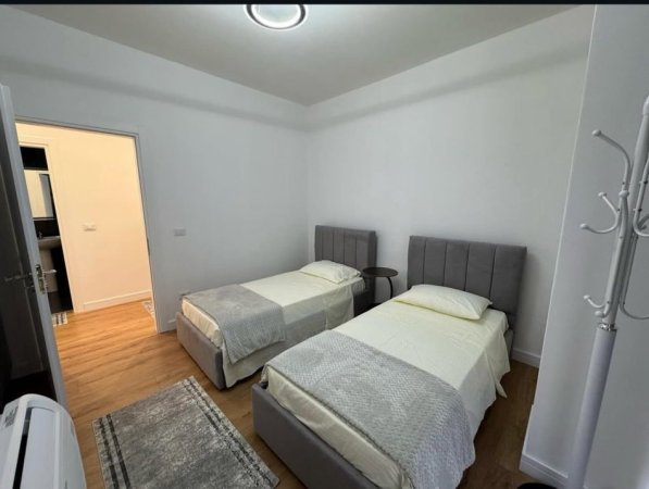 Tirane, jepet me qera apartament 2+1 Kati 7, 110 m² 700 € (5 Maj)
