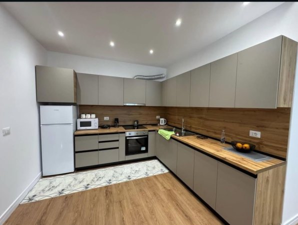 Tirane, jepet me qera apartament 2+1 Kati 7, 110 m² 700 € (5 Maj)