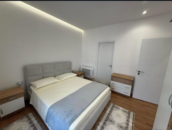 Tirane, jepet me qera apartament 2+1 Kati 7, 110 m² 700 € (5 Maj)