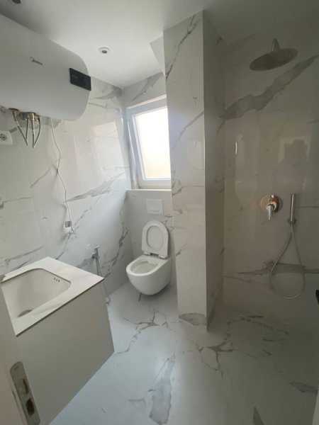 Jepet me Qera Apartament 1+1  Perballe Harry Fultz afer Zogut te Zi dhe Trenit , 650 €uro