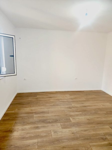 Tirane, shitet apartament 2+1+Aneks+Ballkon Kati 4, 77 m² 155.000 € (Ali Demi)