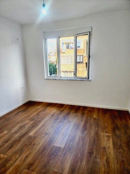 Tirane, shitet apartament 2+1+Aneks+Ballkon Kati 4, 77 m² 155.000 € (Ali Demi)