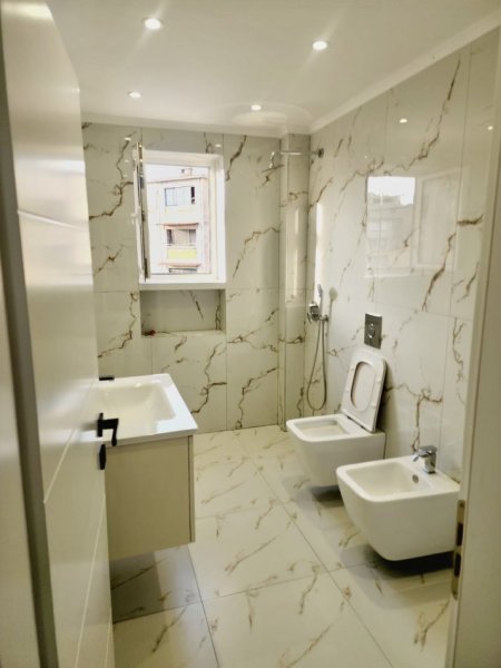 Tirane, shitet apartament 2+1+Aneks+Ballkon Kati 4, 77 m² 155.000 € (Ali Demi)