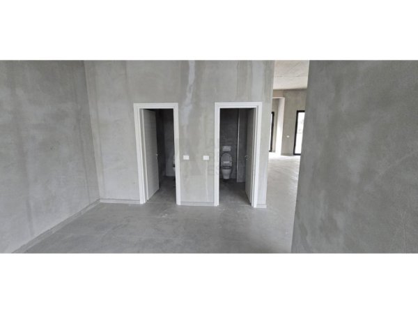 Tirane, jepet me qera ambjent biznesi Kati 0, 126 m² 1.300 € 