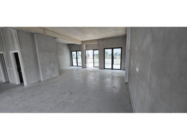 Tirane, jepet me qera ambjent biznesi Kati 0, 126 m² 1.300 € 