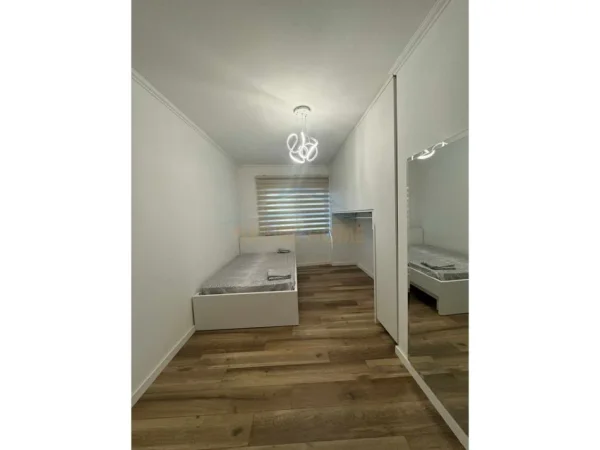 Tirane, jepet me qera apartament 2+1 Kati 4, 94 m² 650 € 