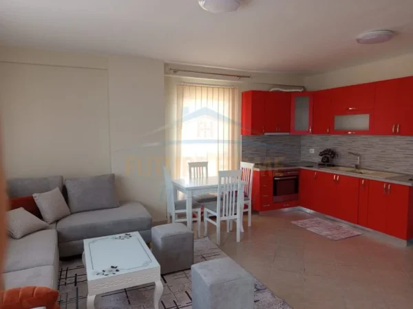 Tirane, jepet me qera apartament 2+1+Ballkon Kati 4, 110 m² 550 € 