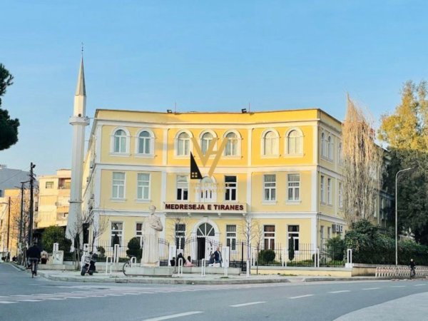 Tirane, jepet me qera apartament 2+1+Ballkon Kati 1, 80 m² 500 € (MEDRESEJA)