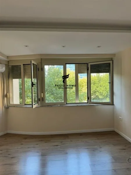 Tirane, jepet me qera zyre , 80 m² 1.200 € (QENDER)