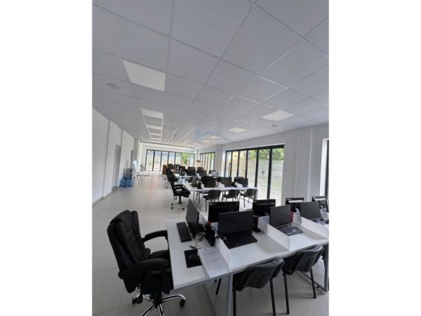 Tirane, jepet me qera ambjent biznesi Kati 0, 122 m² 2.000 € (Rruga Teodor Keko , Residenca Future Home)