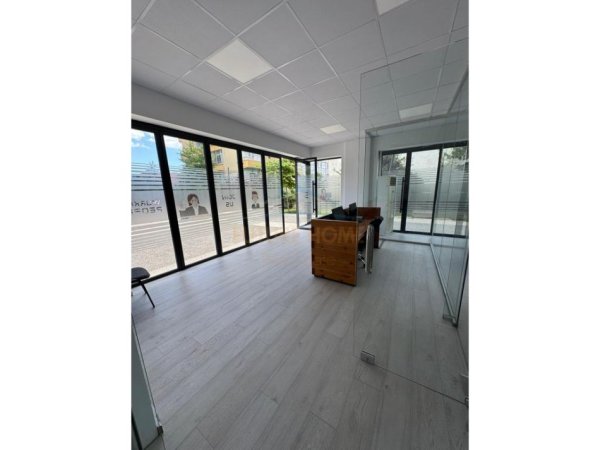 Tirane, jepet me qera ambjent biznesi Kati 0, 122 m² 2.000 € (Rruga Teodor Keko , Residenca Future Home)