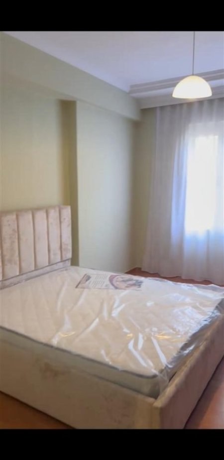 Tirane, jepet me qera apartament 1+1 Kati 5, 74 m² 600 € (KOMUNA E PARISIT)