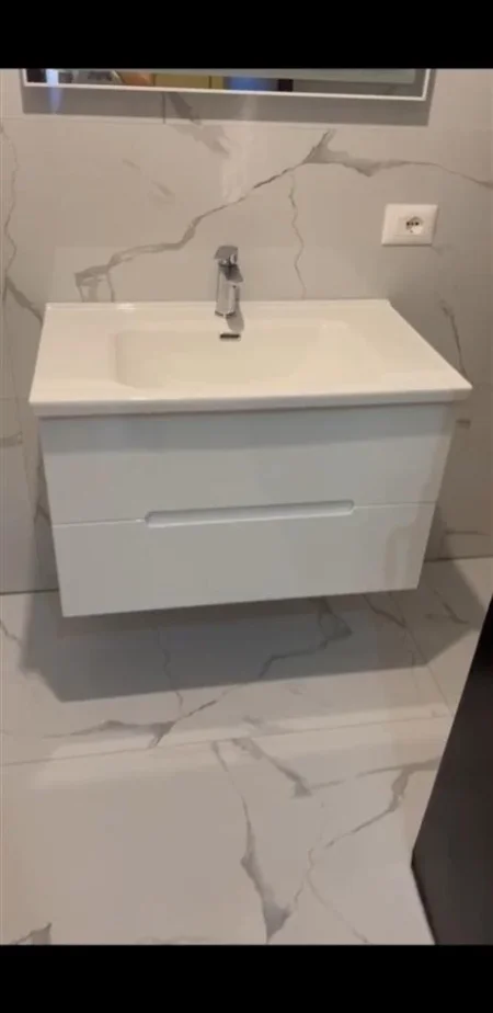 Tirane, jepet me qera apartament 1+1 Kati 5, 74 m² 600 € (KOMUNA E PARISIT)