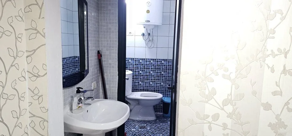 Tirane, jepet me qera apartament duplex 1+1 , 25 m² 220 € (Rruga Frederik Shiroka)