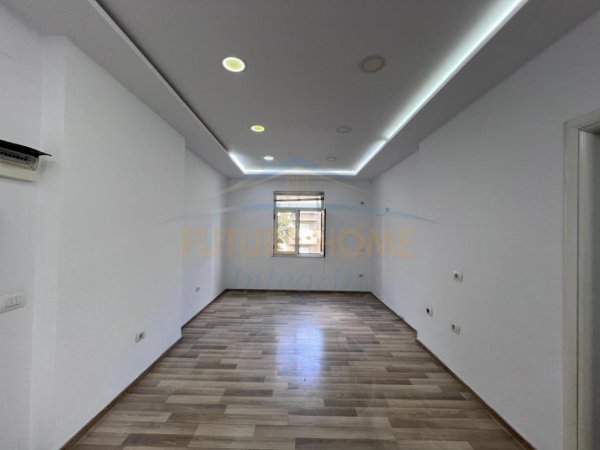 Tirane, jepet me qera apartament 2+1 Kati 4, 70 m² 700 € (Libri Universitar)