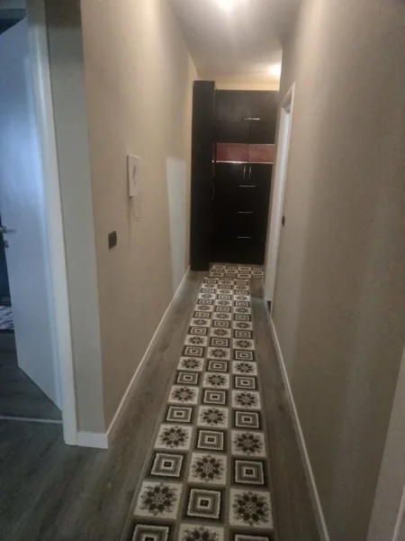 Tirane, jepet me qera apartament 2+1+Ballkon Kati 5, 94 m² 500 € (YZBERISHT)