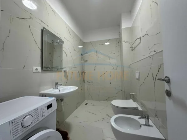 Tirane, jepet me qera apartament 1+1 Kati 3, 64 m² 420 € (QTU , Univers City)