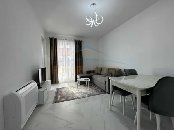 Tirane, jepet me qera apartament 1+1 Kati 3, 64 m² 420 € (QTU , Univers City)