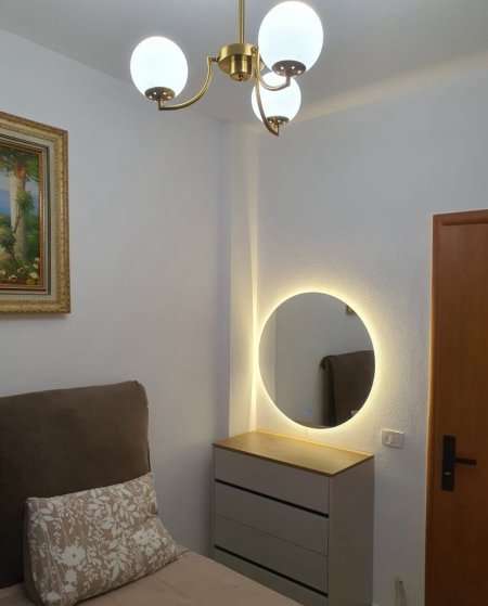 Tirane, jepet me qera apartament 1+1 Kati 3, 60 m² 550 € (Prane Foto Eden, tek Rruga Vorpsi)